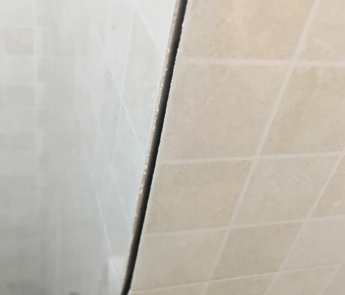 肇庆瓷砖空鼓维修公司分享阳台瓷砖脱落的修复过程可以分为以下几个步骤